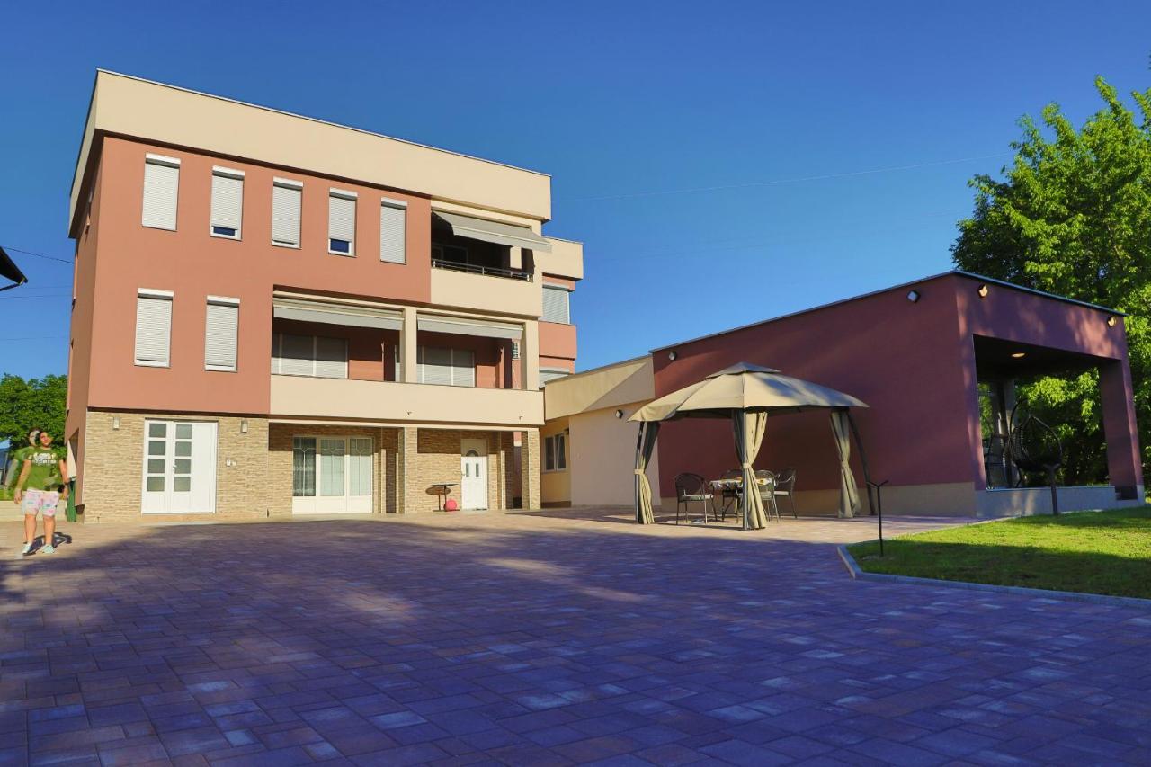 Apartment Vila Tara Bihac Exterior photo